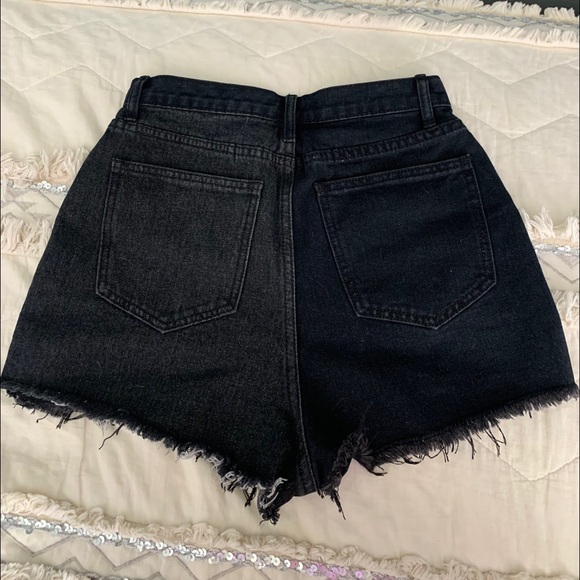 PrettyLittleThing Pants - denim shorts
